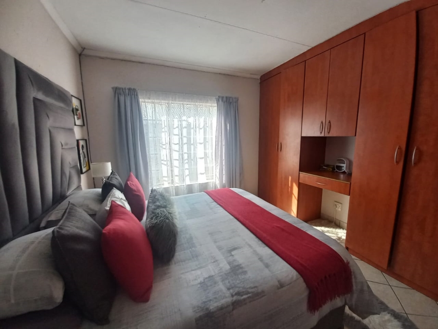 2 Bedroom Property for Sale in Waterval East North West